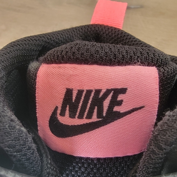 Nike Youth 4.5Y Black White Pink Court Borough Mid 2 High Top Sneakers. - Picture 12 of 17